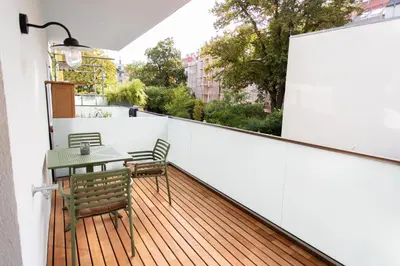 Ein Balkon oder eine Terrasse in der Unterkunft Stilvolle Wohnung mit ruhig gelegenem Balkon