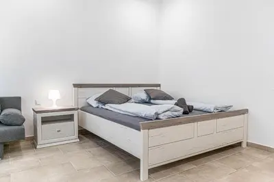 Ein Bett oder Betten in einem Zimmer der Unterkunft Central 2BR Apartment Bright & Spacious