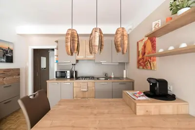 Küche/Küchenzeile in der Unterkunft Cosy apartment near VIC (UNO City)