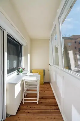 Ein Balkon oder eine Terrasse in der Unterkunft Cosy apartment near VIC (UNO City)