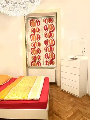 Ein Bett oder Betten in einem Zimmer der Unterkunft Apartment opera 1