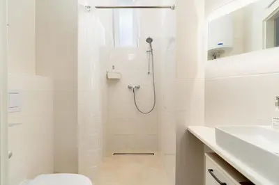 Ein Badezimmer in der Unterkunft MALIXA - Apartment in the heart of Vienna next to Metro