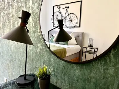 Ein Bett oder Betten in einem Zimmer der Unterkunft BELLE ART Design Suite im Herzen von Wien
