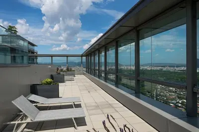 Ein Balkon oder eine Terrasse in der Unterkunft Wonderful Apartment with 2 bedrooms and pool and parking
