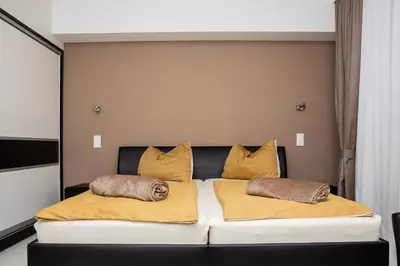 Ein Bett oder Betten in einem Zimmer der Unterkunft Vladys Vienna Apartments