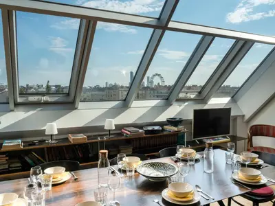 Ein Restaurant oder anderes Speiselokal in der Unterkunft 360 View Loft 3