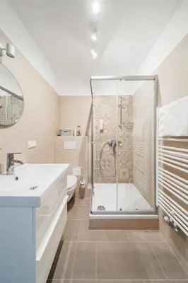 Ein Badezimmer in der Unterkunft The 15's Apartments