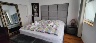 Ein Bett oder Betten in einem Zimmer der Unterkunft XuBa ApartmentRooms Messe Wien Prater