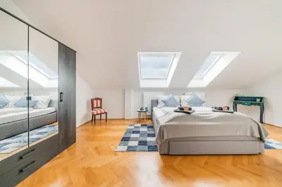 Ein Bett oder Betten in einem Zimmer der Unterkunft Penthouse apartment - Sauna - Terrasse - Kamin - AC