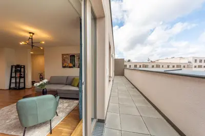 Ein Balkon oder eine Terrasse in der Unterkunft Modernes Stadtapartment mit Terrasse