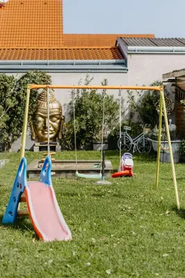 Ein Kinderspielbereich in der Unterkunft Ferienwohnungen Reiner - 5 Min zu Rust, Familypark & Seebühne, Burgenland Card inklusive