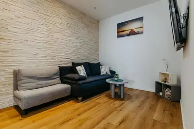 Ein Sitzbereich in der Unterkunft Ferienwohnungen Reiner - 5 Min zu Rust, Familypark & Seebühne, Burgenland Card inklusive