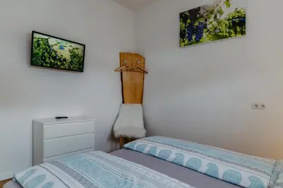 Ein Bett oder Betten in einem Zimmer der Unterkunft Ferienwohnungen Reiner - 5 Min zu Rust, Familypark & Seebühne, Burgenland Card inklusive