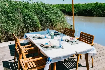 Blick auf einen Fluss in der Nähe des Ferienhauses