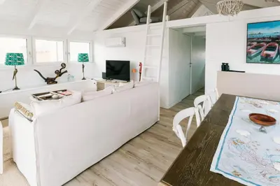 TV/Unterhaltungsangebot in der Unterkunft Seehütte Sonnenschilf - Premium Hide-Away Ferienhaus in Rust direkt am Neusiedlersee
