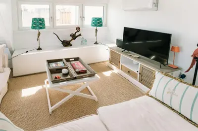 TV/Unterhaltungsangebot in der Unterkunft Seehütte Sonnenschilf - Premium Hide-Away Ferienhaus in Rust direkt am Neusiedlersee