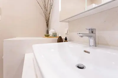 Ein Badezimmer in der Unterkunft Dream Apartment - central and quiet with AC and free parking garage