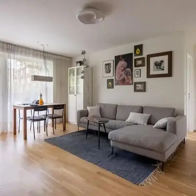 Dream Apartment - central and quiet with AC and free parking garage