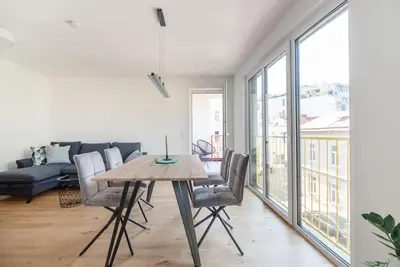 Ein Balkon oder eine Terrasse in der Unterkunft Grüne und zentrale Ruhelage im Neubau mit Balkon