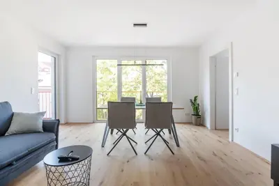 Ein Sitzbereich in der Unterkunft Grüne und zentrale Ruhelage im Neubau mit Balkon