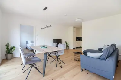 Ein Sitzbereich in der Unterkunft Grüne und zentrale Ruhelage im Neubau mit Balkon
