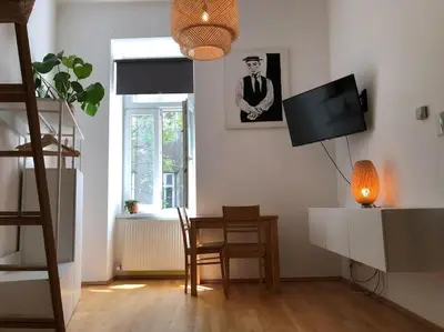 TV/Unterhaltungsangebot in der Unterkunft Neues, gemütliches Studio im Zentrum in Ruhelage