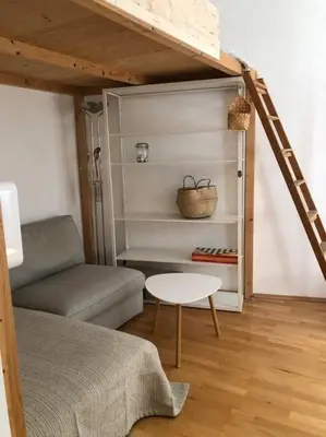 Ein Sitzbereich in der Unterkunft Neues, gemütliches Studio im Zentrum in Ruhelage