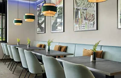 Ein Restaurant oder anderes Speiselokal in der Unterkunft Leonardo Hotel Vienna City West