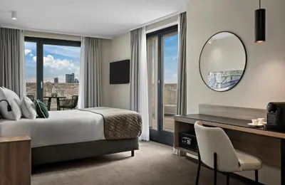Ein Bett oder Betten in einem Zimmer der Unterkunft Leonardo Hotel Vienna City West