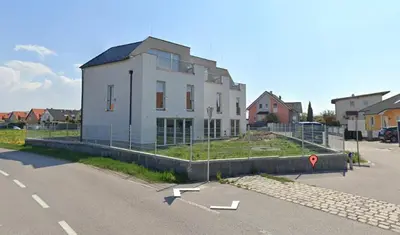 Das Gebäude in dem sich die Villa befindet