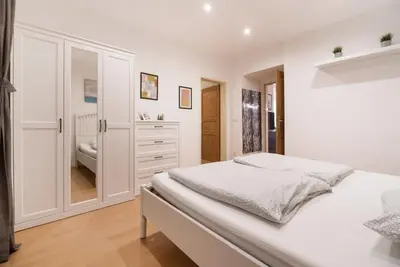 Ein Bett oder Betten in einem Zimmer der Unterkunft Spacious central apartment