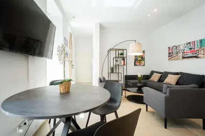 TV/Unterhaltungsangebot in der Unterkunft Chic Newly-Renovated Apartment Steps from Subway in Vienna's Hernals District