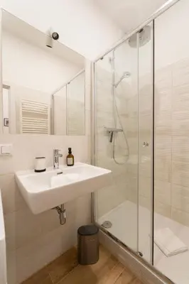 Ein Badezimmer in der Unterkunft josef's home I Comfort Apartment I Metro Access