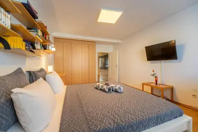 Ein Bett oder Betten in einem Zimmer der Unterkunft Spacious Smart Home Vienna
