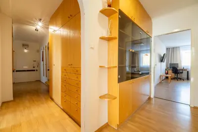 Küche/Küchenzeile in der Unterkunft Spacious Smart Home Vienna