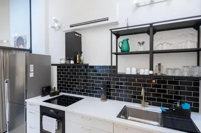 Küche/Küchenzeile in der Unterkunft Stilvolle Dachgeschosswohnungen mit Balkon in Innenstadt Nähe