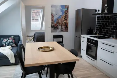 Küche/Küchenzeile in der Unterkunft Stilvolle Dachgeschosswohnungen mit Balkon in Innenstadt Nähe