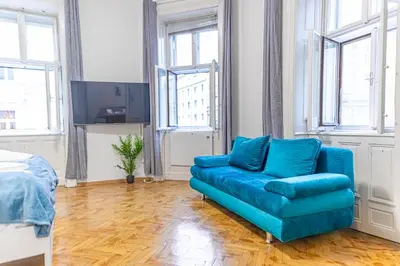 TV/Unterhaltungsangebot in der Unterkunft Comfy 2BR Apt for Up To 6P, Near Wiener Stadthalle