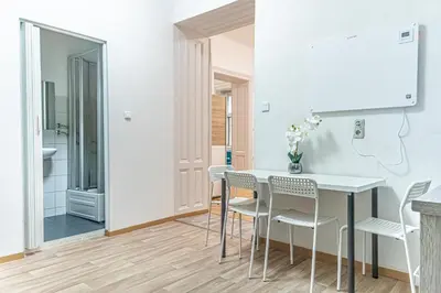 Grundriss der Unterkunft Comfy 2BR Apt for Up To 6P, Near Wiener Stadthalle