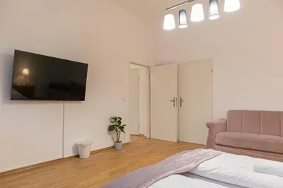 TV/Unterhaltungsangebot in der Unterkunft Affordable & Cozy 2-BR Flat , Near Stadthalle