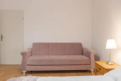 Ein Sitzbereich in der Unterkunft Affordable & Cozy 2-BR Flat , Near Stadthalle