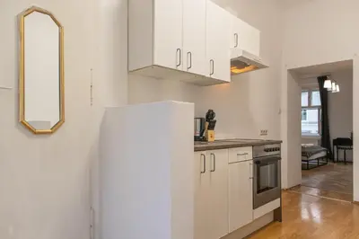Küche/Küchenzeile in der Unterkunft Cozy 2BR Apartment - Near Wiener Stadthalle