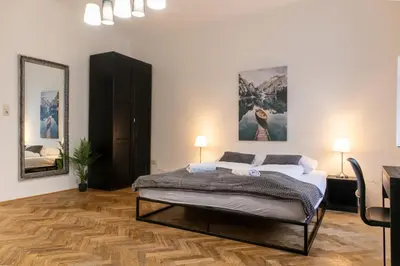 Ein Bett oder Betten in einem Zimmer der Unterkunft Cozy 2BR Apartment - Near Wiener Stadthalle
