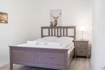 Ein Bett oder Betten in einem Zimmer der Unterkunft Comfortable 2BR Apt-Near Wiener Stadthalle