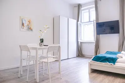 Ein Bett oder Betten in einem Zimmer der Unterkunft Cozy Studio Apt Near Vienna Wiener Stadthalle