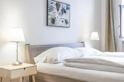 Ein Bett oder Betten in einem Zimmer der Unterkunft Affordable 2BR Apt-Near Wiener Stadthalle