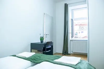 Ein Bett oder Betten in einem Zimmer der Unterkunft Affordable 2BR Apt-Near Wiener Stadthalle