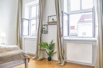 Ein Bett oder Betten in einem Zimmer der Unterkunft Affordable 2BR Apt-Near Wiener Stadthalle