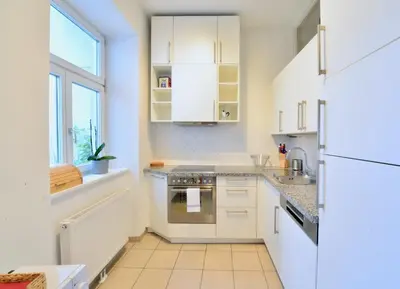 Küche/Küchenzeile in der Unterkunft Beautiful Flat Next to Karlskirche