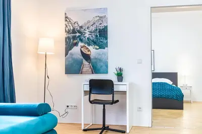 Ein Sitzbereich in der Unterkunft Affordable 2BR Apt Near Wiener Stadthalle